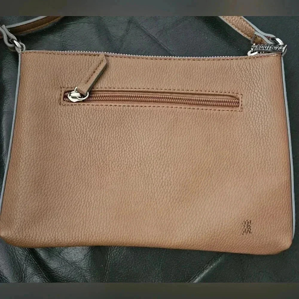 Roots 73 100% Pebbled  Leather Crossbody Bag Purse Beige Silver Hardware Sz OS - Picture 2 of 10